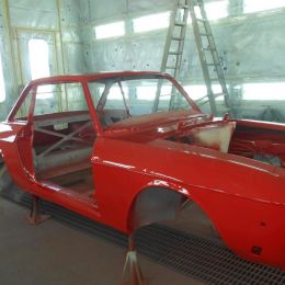 Scocca di auto verniciata