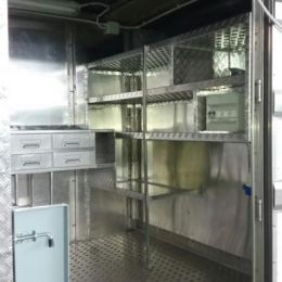 Esempio di interno di furgone assistenza corse