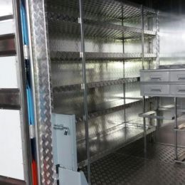 Esempio di interno di furgone assistenza corse