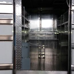 Esempio di interno di furgone assistenza corse
