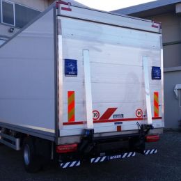 Allestimento furgone con pedana caricatrice